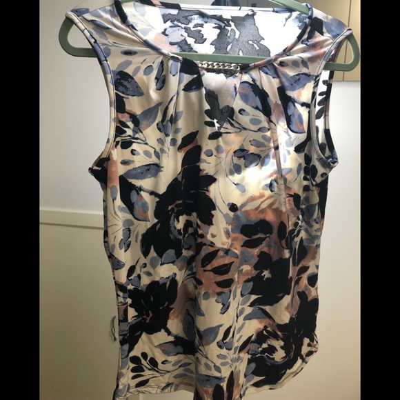 Top - Picture 4 of 8